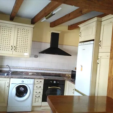 호텔 2 Bedrooms House With Wifi At Llayo 3*